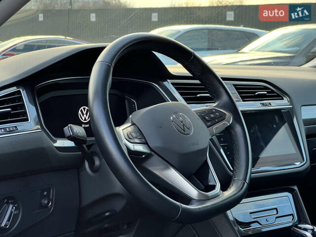 Серый Фольксваген Tiguan Allspace, объемом двигателя 2 л и пробегом 172 тыс. км за 34814 $, фото 28 на Automoto.ua