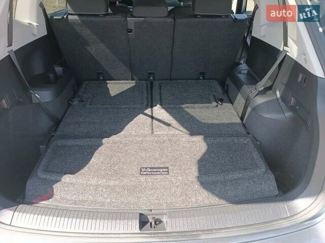 Серый Фольксваген Tiguan Allspace, объемом двигателя 2 л и пробегом 93 тыс. км за 23999 $, фото 27 на Automoto.ua