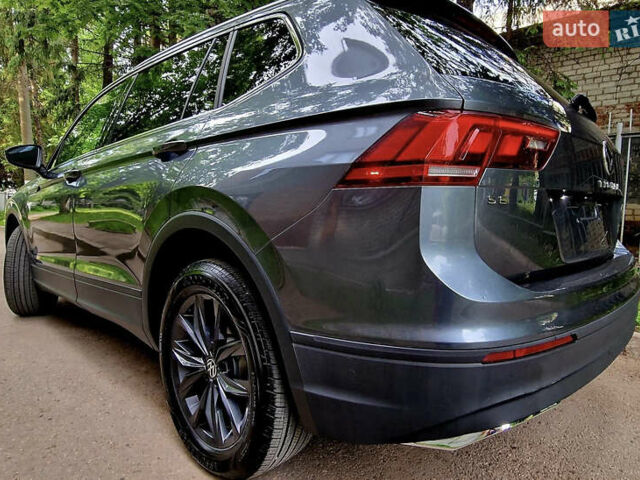 Серый Фольксваген Tiguan Allspace, объемом двигателя 2 л и пробегом 80 тыс. км за 21500 $, фото 8 на Automoto.ua