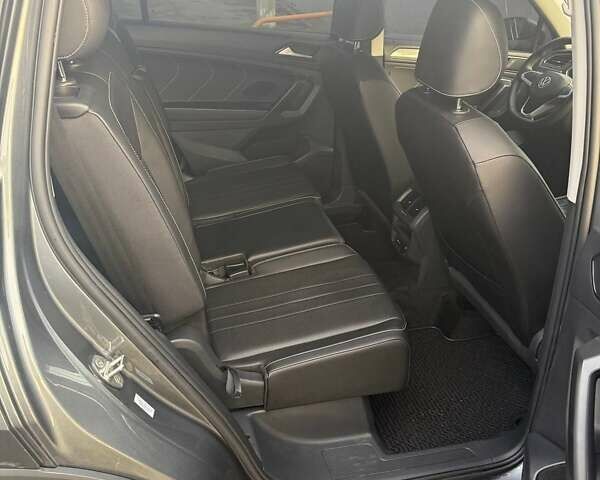 Серый Фольксваген Tiguan Allspace, объемом двигателя 1.98 л и пробегом 45 тыс. км за 25800 $, фото 4 на Automoto.ua