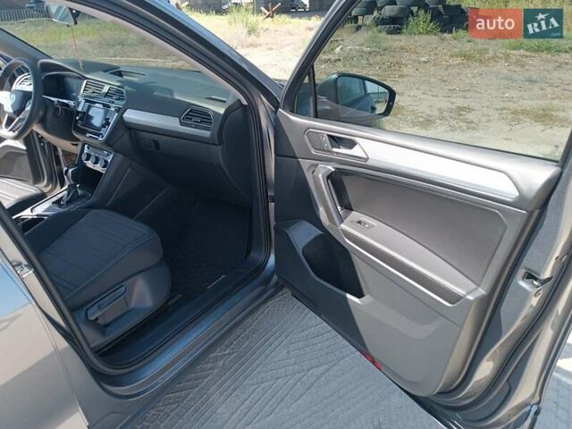 Серый Фольксваген Tiguan Allspace, объемом двигателя 2 л и пробегом 93 тыс. км за 23999 $, фото 18 на Automoto.ua