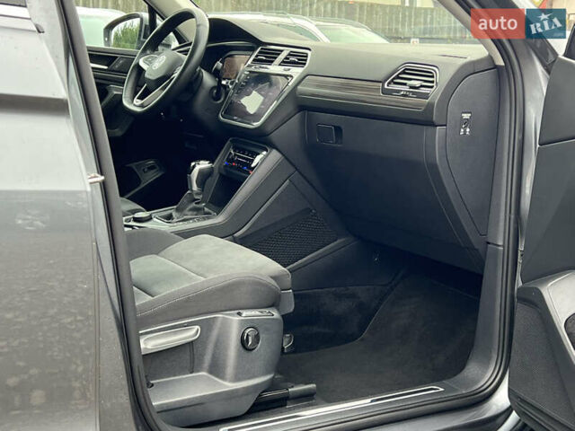 Фольксваген Tiguan Allspace 2022 в Луцке на Automoto.ua Серый Фольксваген Tiguan Allspace, объемом двигателя 2 л и пробегом 171 тыс. км за 35809 $, фото 44 на Automoto.ua