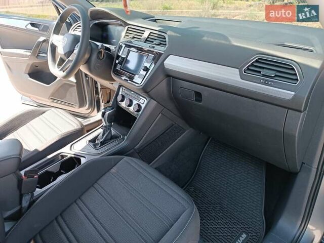 Серый Фольксваген Tiguan Allspace, объемом двигателя 2 л и пробегом 93 тыс. км за 23999 $, фото 19 на Automoto.ua