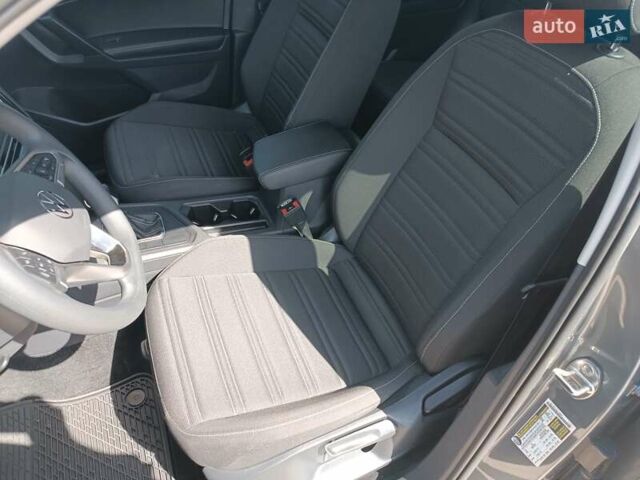 Серый Фольксваген Tiguan Allspace, объемом двигателя 2 л и пробегом 93 тыс. км за 23999 $, фото 14 на Automoto.ua