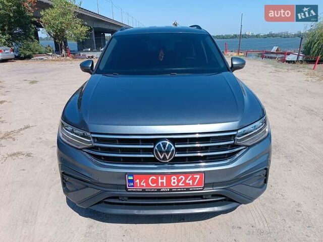 Серый Фольксваген Tiguan Allspace, объемом двигателя 2 л и пробегом 93 тыс. км за 23999 $, фото 1 на Automoto.ua