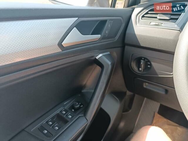 Серый Фольксваген Tiguan Allspace, объемом двигателя 2 л и пробегом 93 тыс. км за 23999 $, фото 37 на Automoto.ua
