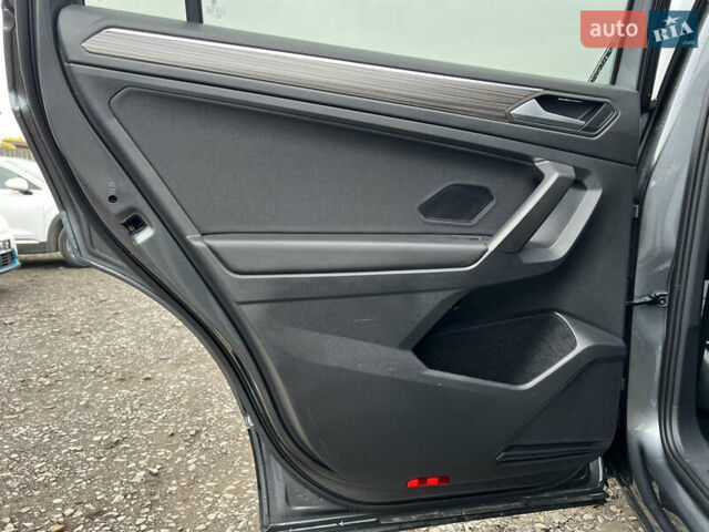 Фольксваген Tiguan Allspace 2022 в Луцке на Automoto.ua Серый Фольксваген Tiguan Allspace, объемом двигателя 2 л и пробегом 171 тыс. км за 35809 $, фото 35 на Automoto.ua