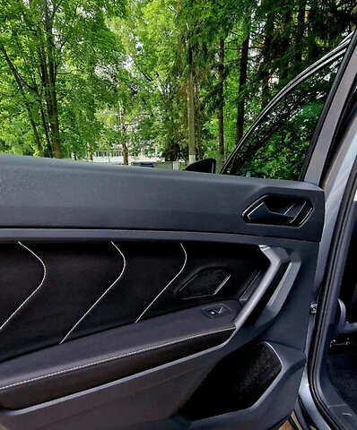 Серый Фольксваген Tiguan Allspace, объемом двигателя 2 л и пробегом 80 тыс. км за 21500 $, фото 10 на Automoto.ua