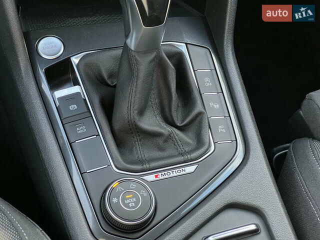 Серый Фольксваген Tiguan Allspace, объемом двигателя 2 л и пробегом 172 тыс. км за 34814 $, фото 62 на Automoto.ua