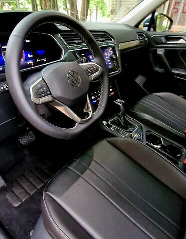 Серый Фольксваген Tiguan Allspace, объемом двигателя 2 л и пробегом 80 тыс. км за 21500 $, фото 18 на Automoto.ua