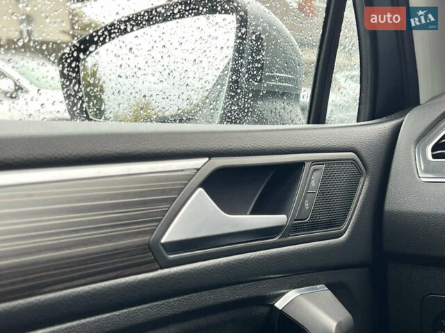 Фольксваген Tiguan Allspace 2022 в Луцке на Automoto.ua Серый Фольксваген Tiguan Allspace, объемом двигателя 2 л и пробегом 171 тыс. км за 35809 $, фото 58 на Automoto.ua