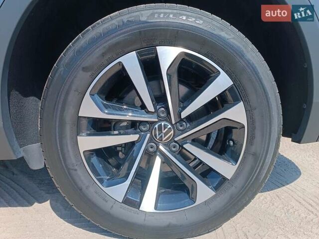 Серый Фольксваген Tiguan Allspace, объемом двигателя 2 л и пробегом 93 тыс. км за 23999 $, фото 41 на Automoto.ua