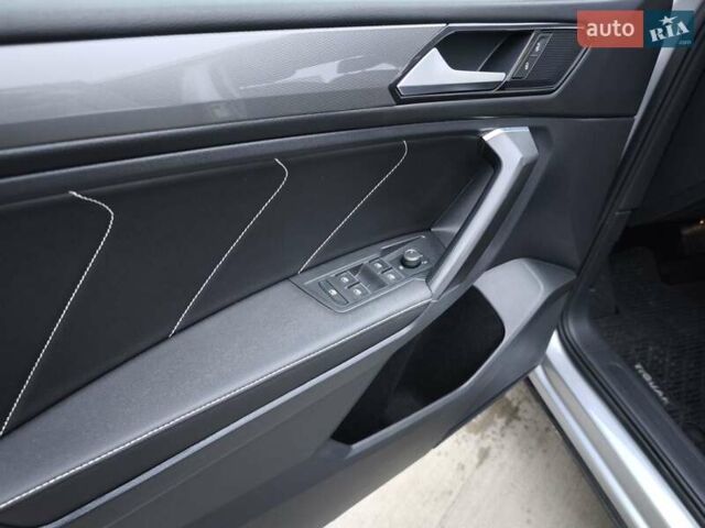 Сірий Фольксваген Tiguan Allspace, об'ємом двигуна 2 л та пробігом 156 тис. км за 22450 $, фото 33 на Automoto.ua