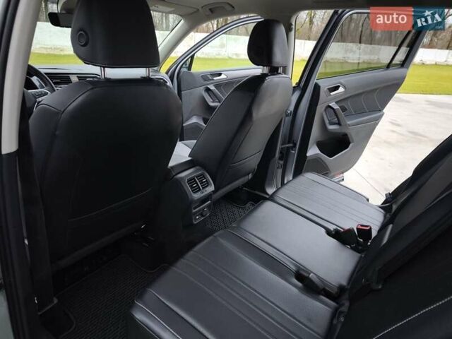Сірий Фольксваген Tiguan Allspace, об'ємом двигуна 2 л та пробігом 156 тис. км за 22450 $, фото 23 на Automoto.ua