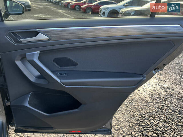 Серый Фольксваген Tiguan Allspace, объемом двигателя 2 л и пробегом 172 тыс. км за 34814 $, фото 47 на Automoto.ua