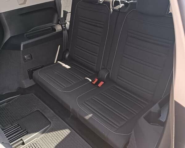 Серый Фольксваген Tiguan Allspace, объемом двигателя 2 л и пробегом 93 тыс. км за 23999 $, фото 21 на Automoto.ua