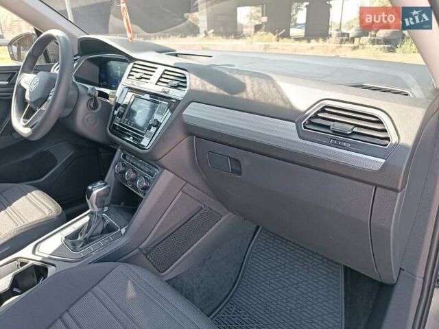 Серый Фольксваген Tiguan Allspace, объемом двигателя 2 л и пробегом 93 тыс. км за 23999 $, фото 46 на Automoto.ua
