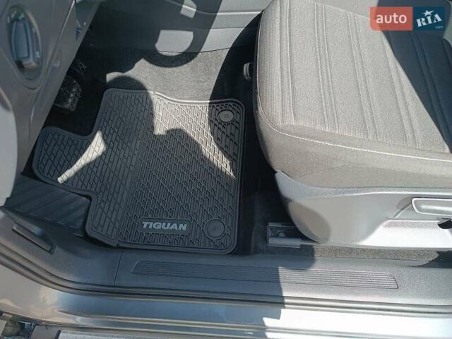 Серый Фольксваген Tiguan Allspace, объемом двигателя 2 л и пробегом 93 тыс. км за 23999 $, фото 15 на Automoto.ua