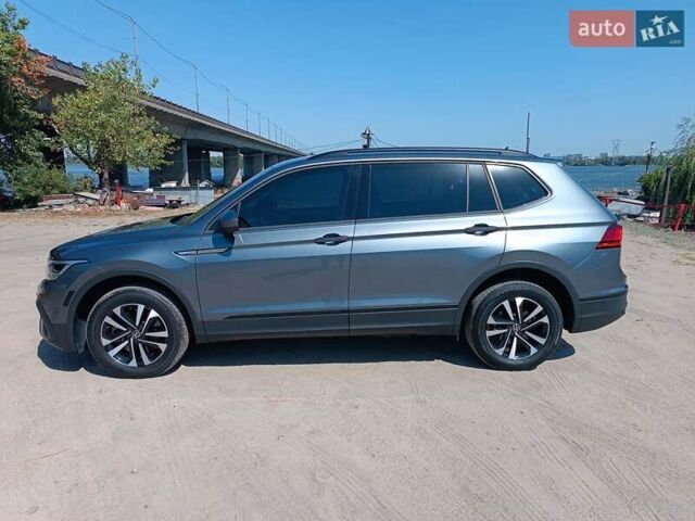 Серый Фольксваген Tiguan Allspace, объемом двигателя 2 л и пробегом 93 тыс. км за 23999 $, фото 48 на Automoto.ua