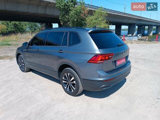 Серый Фольксваген Tiguan Allspace, объемом двигателя 2 л и пробегом 93 тыс. км за 23999 $, фото 47 на Automoto.ua