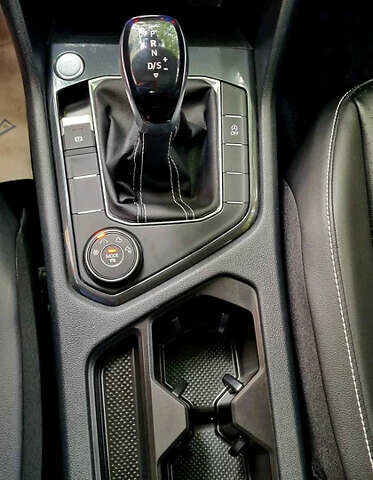 Серый Фольксваген Tiguan Allspace, объемом двигателя 2 л и пробегом 80 тыс. км за 21500 $, фото 16 на Automoto.ua