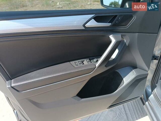 Серый Фольксваген Tiguan Allspace, объемом двигателя 2 л и пробегом 93 тыс. км за 23999 $, фото 13 на Automoto.ua