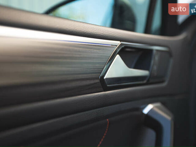 Сірий Фольксваген Tiguan Allspace, об'ємом двигуна 2 л та пробігом 4 тис. км за 28500 $, фото 20 на Automoto.ua