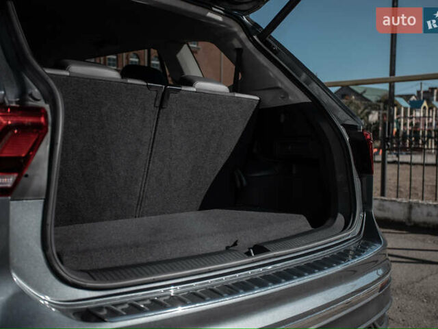 Сірий Фольксваген Tiguan Allspace, об'ємом двигуна 2 л та пробігом 4 тис. км за 28500 $, фото 14 на Automoto.ua