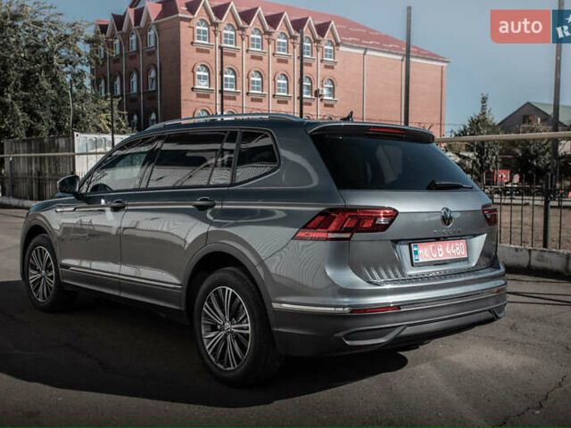 Сірий Фольксваген Tiguan Allspace, об'ємом двигуна 2 л та пробігом 4 тис. км за 28500 $, фото 7 на Automoto.ua