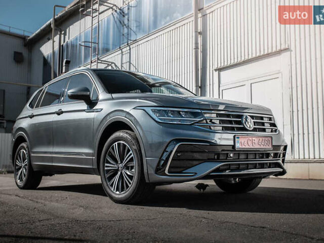 Серый Фольксваген Tiguan Allspace, объемом двигателя 2 л и пробегом 5 тыс. км за 28500 $, фото 1 на Automoto.ua