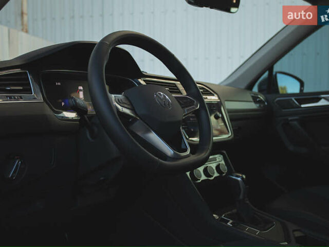 Сірий Фольксваген Tiguan Allspace, об'ємом двигуна 2 л та пробігом 4 тис. км за 28500 $, фото 28 на Automoto.ua