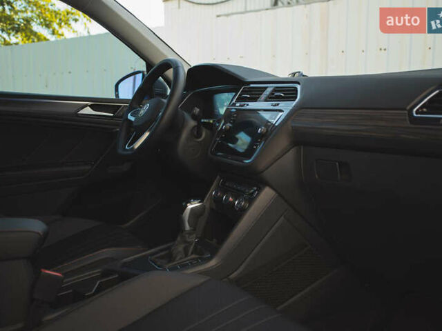 Серый Фольксваген Tiguan Allspace, объемом двигателя 2 л и пробегом 5 тыс. км за 28500 $, фото 24 на Automoto.ua