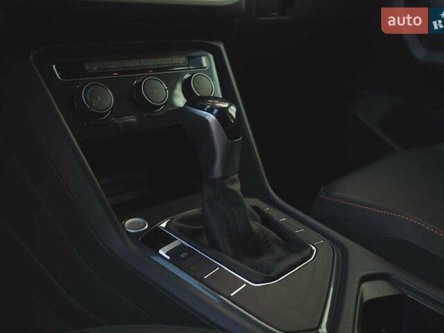 Серый Фольксваген Tiguan Allspace, объемом двигателя 2 л и пробегом 5 тыс. км за 28500 $, фото 26 на Automoto.ua