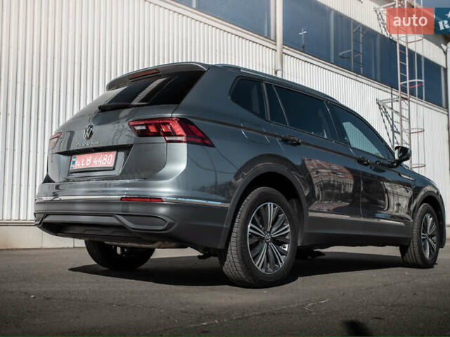 Сірий Фольксваген Tiguan Allspace, об'ємом двигуна 2 л та пробігом 4 тис. км за 28500 $, фото 9 на Automoto.ua