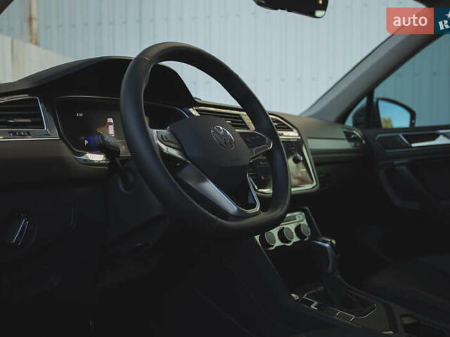 Серый Фольксваген Tiguan Allspace, объемом двигателя 2 л и пробегом 5 тыс. км за 28500 $, фото 22 на Automoto.ua