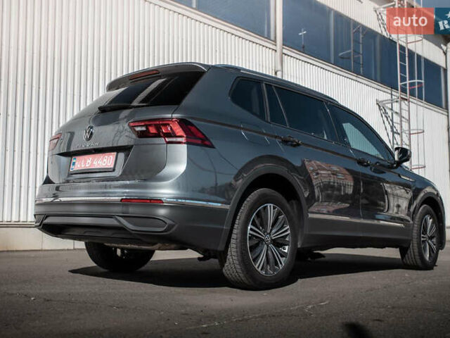 Серый Фольксваген Tiguan Allspace, объемом двигателя 2 л и пробегом 5 тыс. км за 28500 $, фото 5 на Automoto.ua