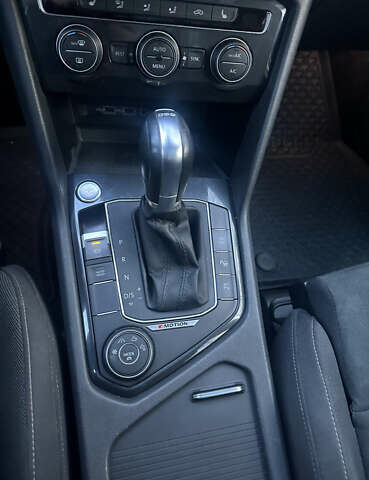 Синий Фольксваген Tiguan Allspace, объемом двигателя 2 л и пробегом 188 тыс. км за 30000 $, фото 10 на Automoto.ua