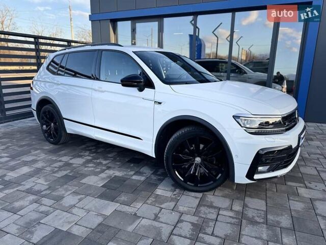 Синий Фольксваген Tiguan Allspace, объемом двигателя 2 л и пробегом 52 тыс. км за 36900 $, фото 5 на Automoto.ua
