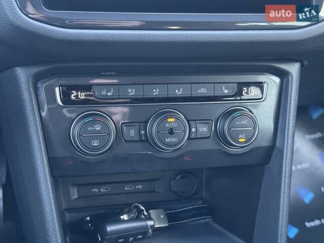 Синий Фольксваген Tiguan Allspace, объемом двигателя 2 л и пробегом 52 тыс. км за 36900 $, фото 19 на Automoto.ua