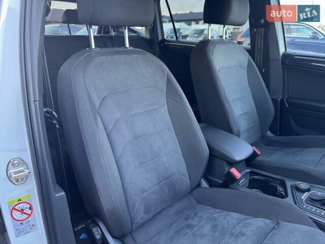 Синий Фольксваген Tiguan Allspace, объемом двигателя 2 л и пробегом 52 тыс. км за 36900 $, фото 36 на Automoto.ua