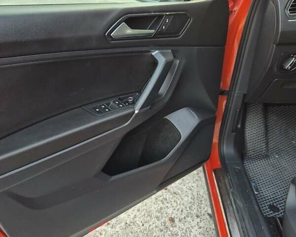Оранжевый Фольксваген Tiguan Allspace, объемом двигателя 2 л и пробегом 175 тыс. км за 18500 $, фото 13 на Automoto.ua