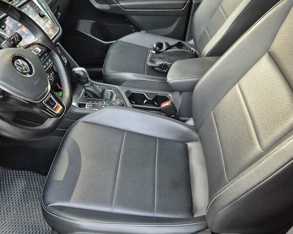 Оранжевый Фольксваген Tiguan Allspace, объемом двигателя 2 л и пробегом 175 тыс. км за 18500 $, фото 17 на Automoto.ua