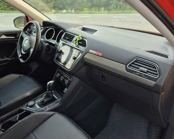 Оранжевый Фольксваген Tiguan Allspace, объемом двигателя 2 л и пробегом 175 тыс. км за 18500 $, фото 14 на Automoto.ua