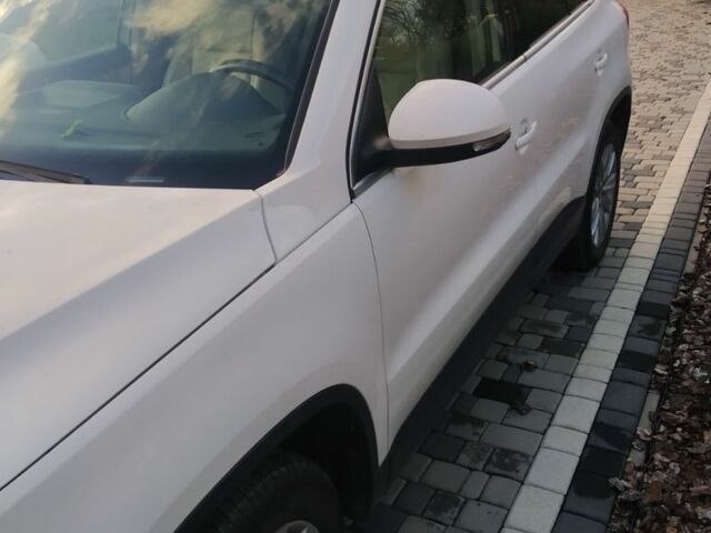 Білий Фольксваген Тігуан, об'ємом двигуна 2 л та пробігом 322 тис. км за 10500 $, фото 5 на Automoto.ua