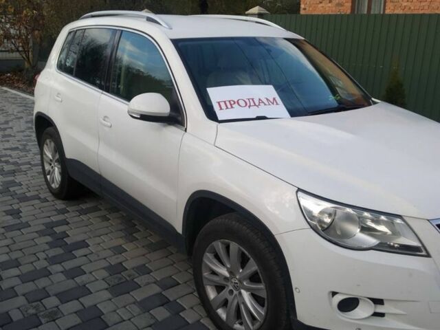 Білий Фольксваген Тігуан, об'ємом двигуна 2 л та пробігом 322 тис. км за 10500 $, фото 6 на Automoto.ua