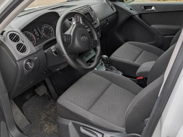 Белый Фольксваген Тигуан, объемом двигателя 2 л и пробегом 58 тыс. км за 14000 $, фото 6 на Automoto.ua