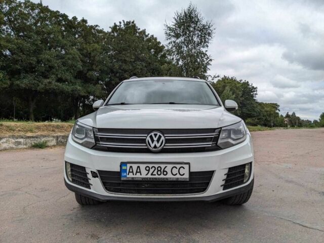 Белый Фольксваген Тигуан, объемом двигателя 2 л и пробегом 58 тыс. км за 14000 $, фото 5 на Automoto.ua