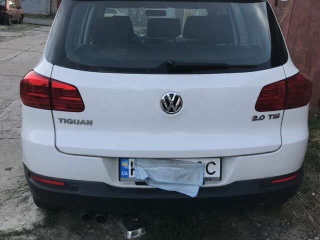 Білий Фольксваген Тігуан, об'ємом двигуна 2 л та пробігом 125 тис. км за 10000 $, фото 5 на Automoto.ua