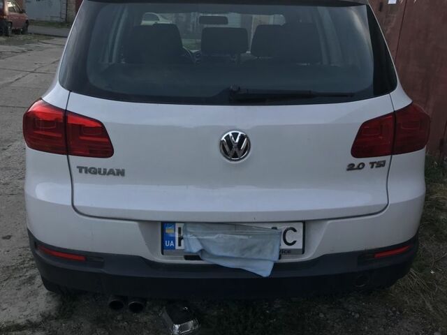 Білий Фольксваген Тігуан, об'ємом двигуна 2 л та пробігом 125 тис. км за 10000 $, фото 1 на Automoto.ua