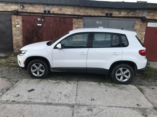 Білий Фольксваген Тігуан, об'ємом двигуна 2 л та пробігом 125 тис. км за 10000 $, фото 6 на Automoto.ua